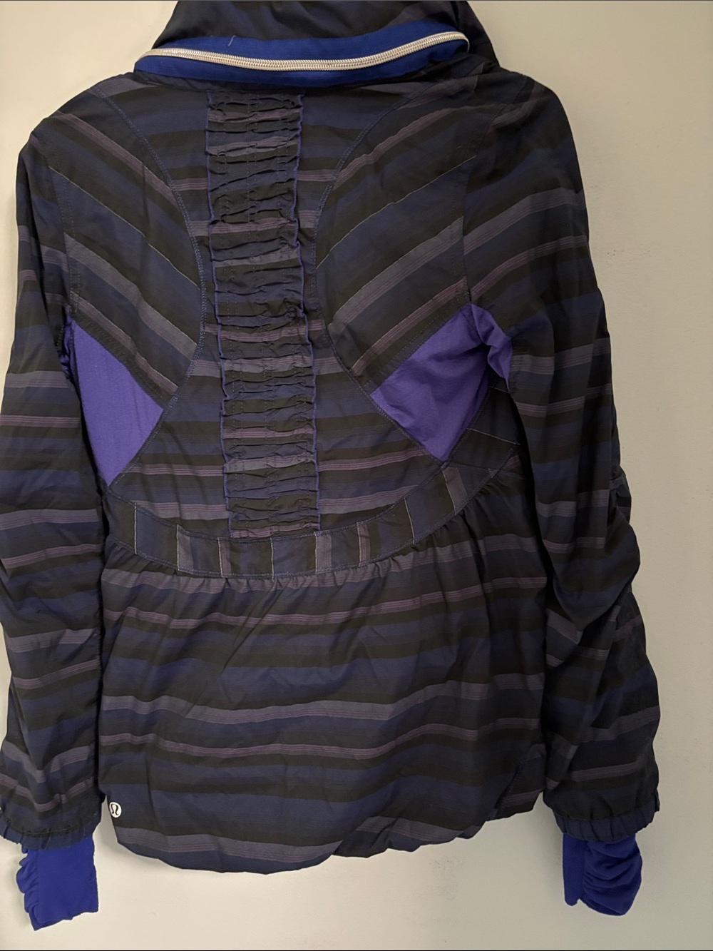 Lululemon - Picture 6 of 7
